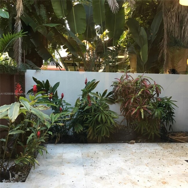 Building Photo - 2180 Brickell Ave