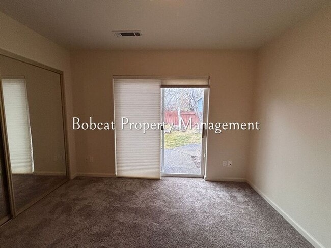 Building Photo - 1054 Camellia Ct