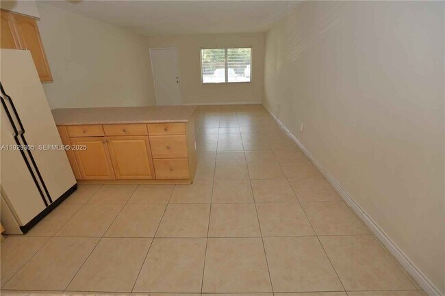 Building Photo - 1120 102nd St