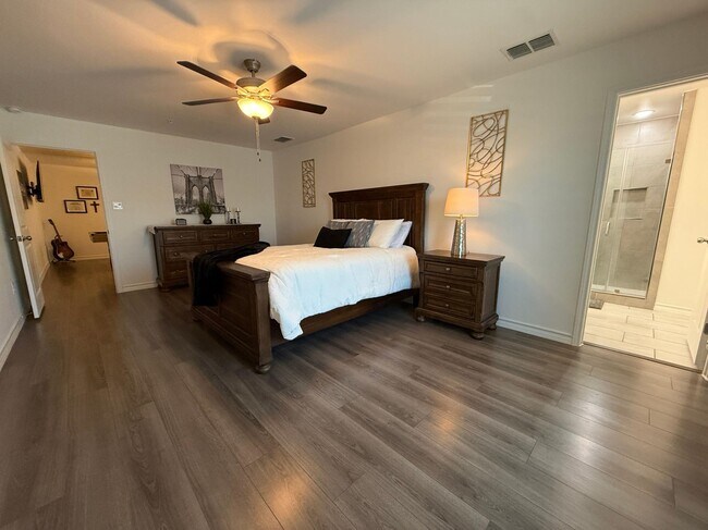 Building Photo - 9916 Kaspar Dr