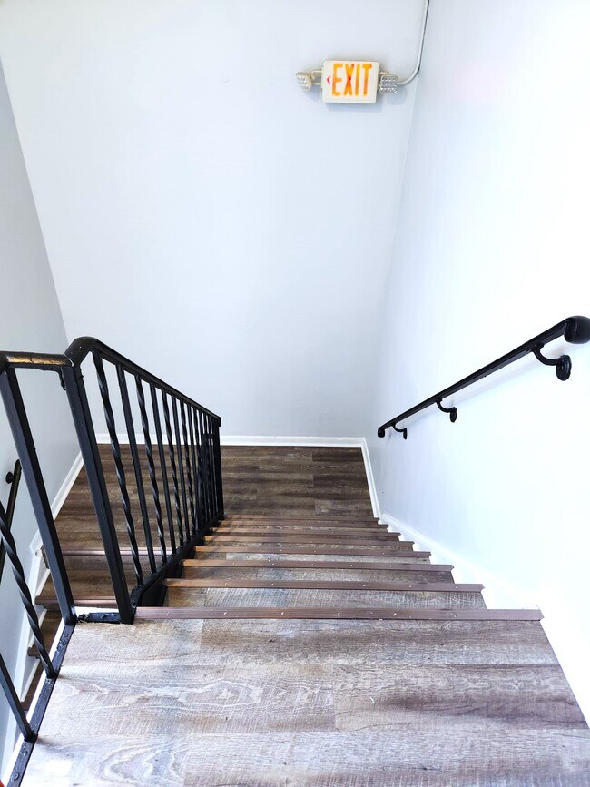 Building Photo - 16885 LahserApt A1-A1