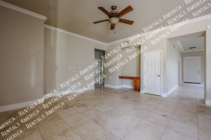 Building Photo - 2211 W Olive Way