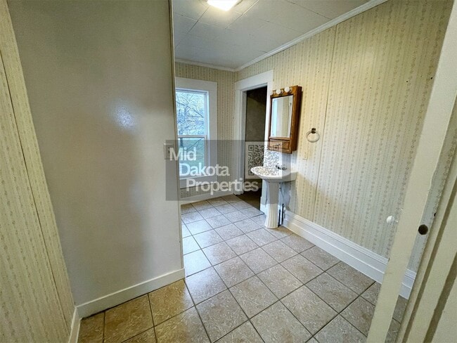 Building Photo - 700 S Wisconsin- 3 bedroom house