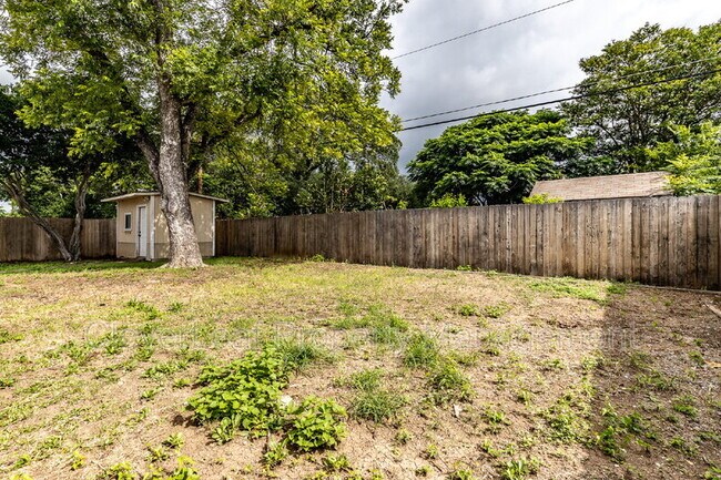 Building Photo - 6331 Peace Pipe Dr