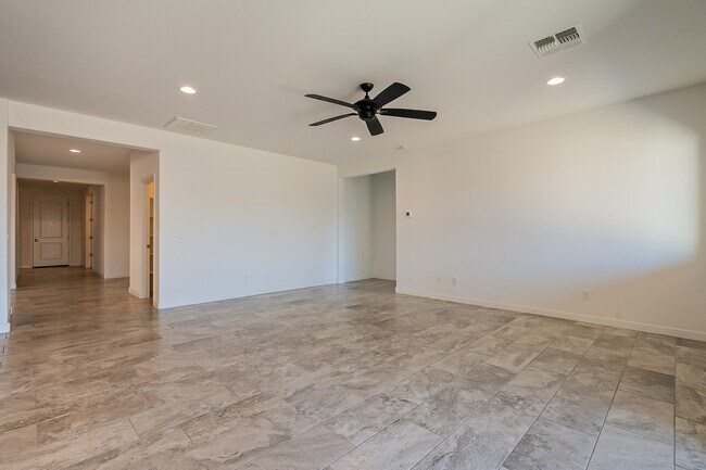 Building Photo - 15877 W Mauna Loa Ln