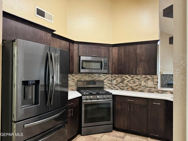 Building Photo - 881 Dakota River Ave