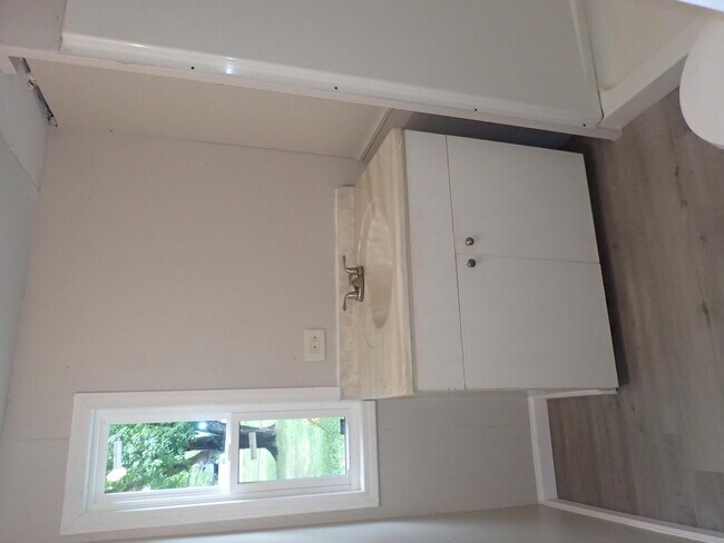 Building Photo - 230 Happy Hollow Ln