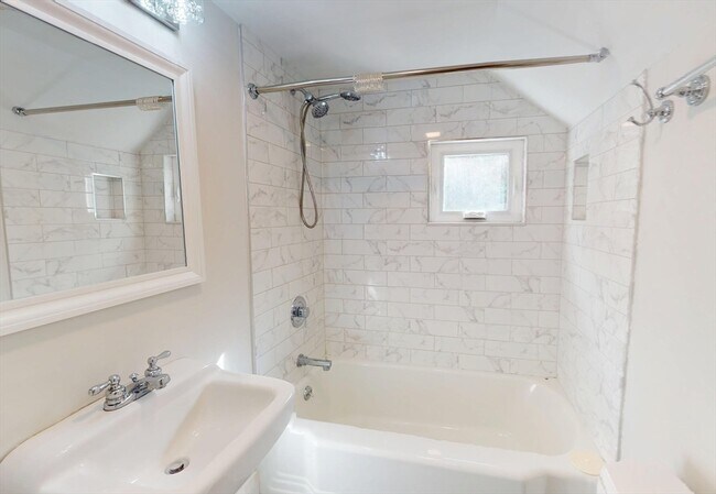 Building Photo - 33 Jackson Rd