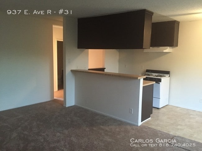 Building Photo - 937 E Ave R