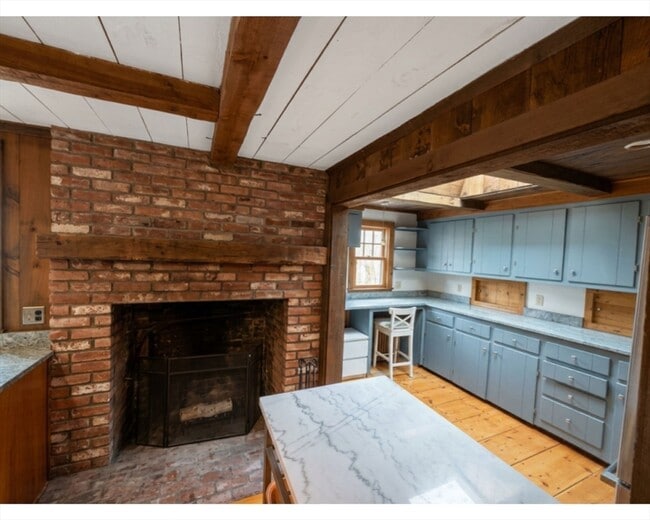 Building Photo - 215 Sohier St