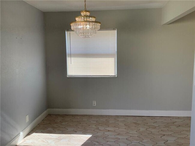 Building Photo - 189 Saxony Trail