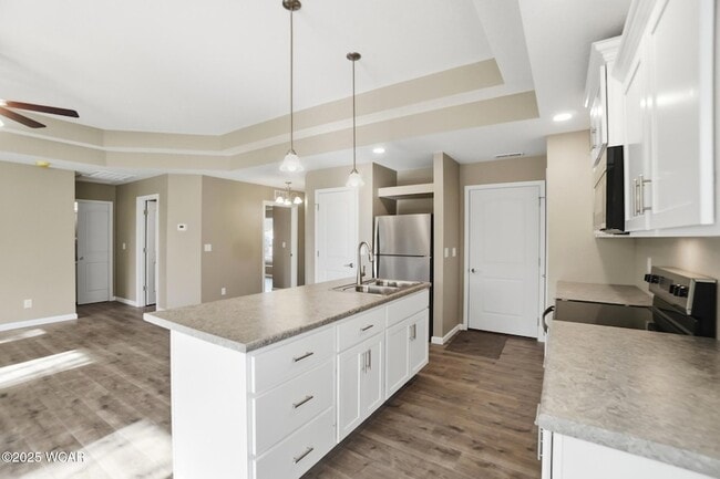 Building Photo - 2888 Lake Cir Dr