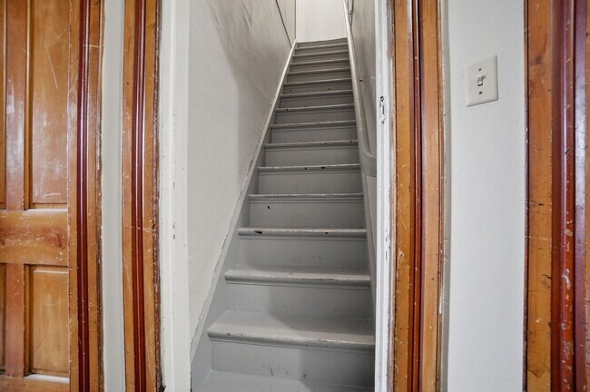 Building Photo - 6 bed/2 bath on Wheeler St., Mins. from UC for Only $650/pp ($3900/mo)!