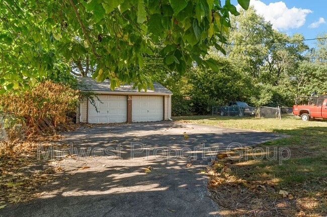 Building Photo - 3661 High Dr