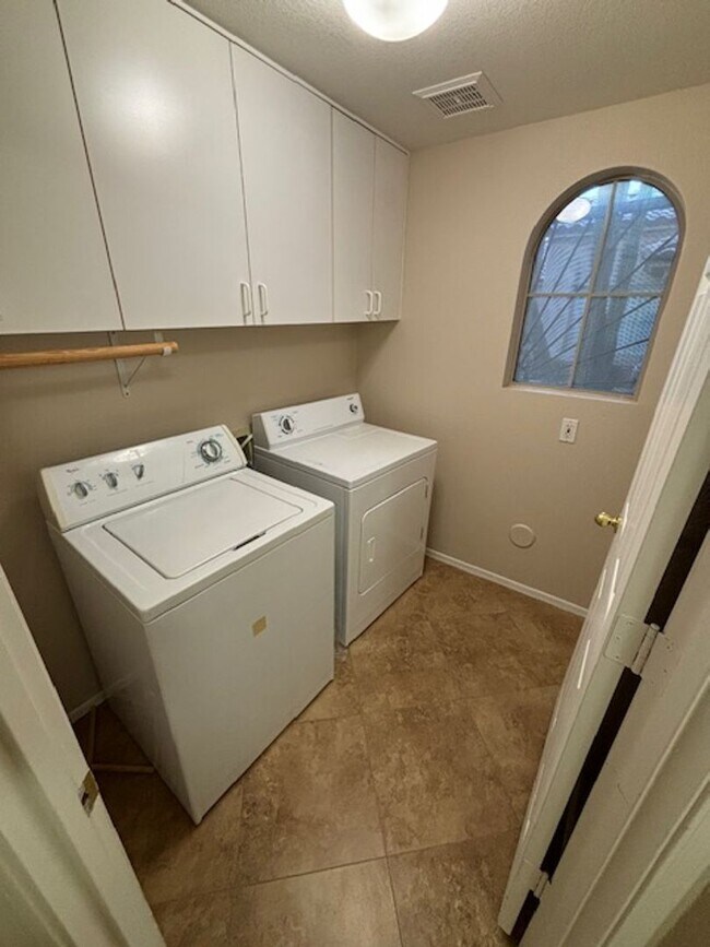 Building Photo - 4 bedroom home in Tempe