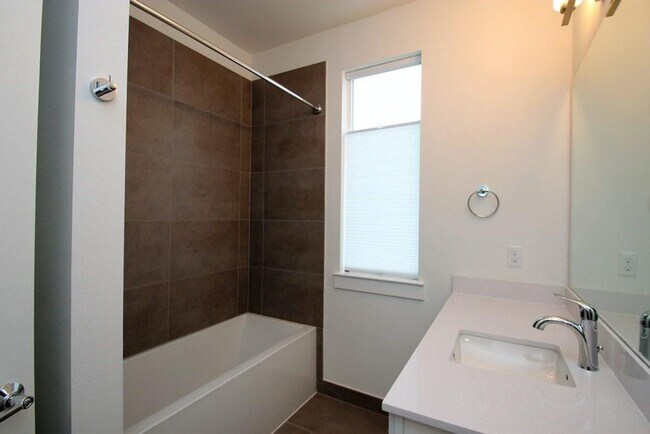 Building Photo - 505 Tillery St