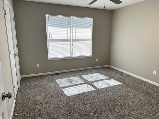 Building Photo - 2 Bed | 2 Bath | 1 Car Attached Villa with Unfinished Basement