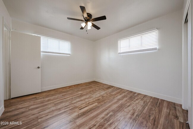 Building Photo - 2340 W Osborn Rd