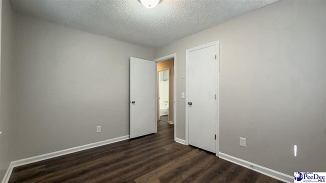 Building Photo - 1109 E Macree Terrace