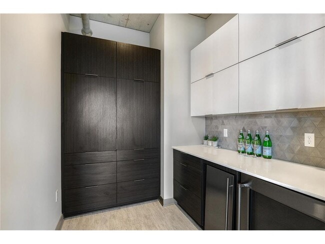 Building Photo - 315 1st Ave NE