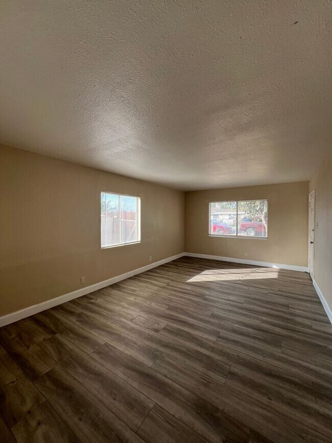 Building Photo - This cute home won't last long with a new ...