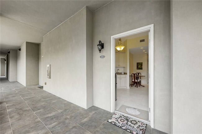 Building Photo - 150 Salt Air Dr