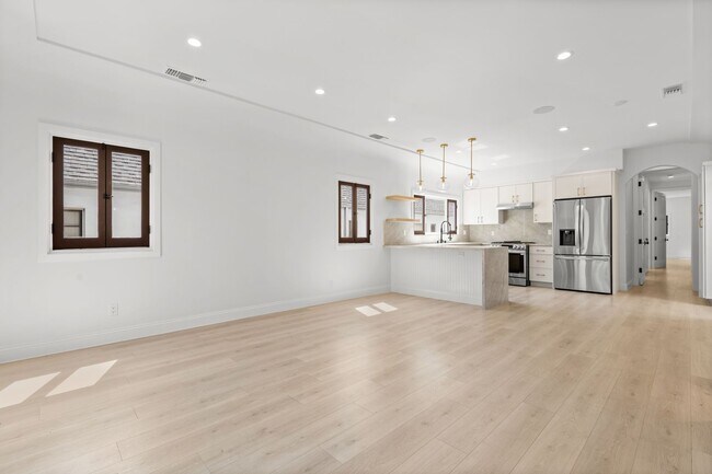 Building Photo - 341 N Genesee Ave