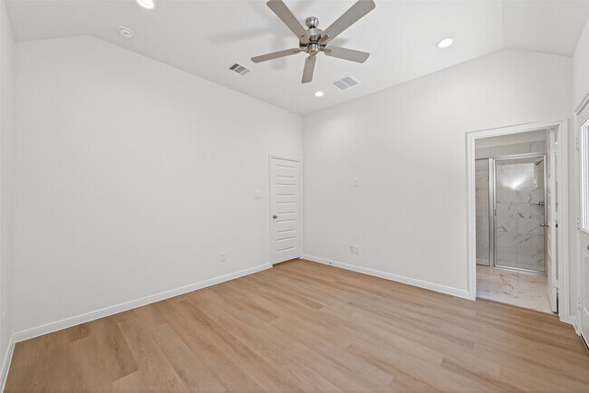 Building Photo - 11864 E Gate Dr