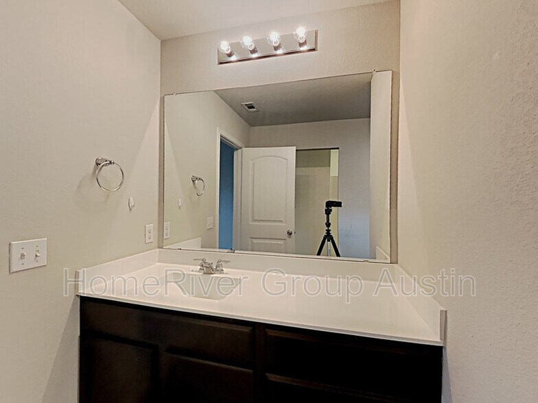 Building Photo - 120 Blue Sage Dr