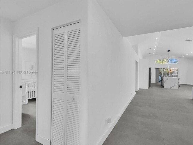 Building Photo - 4962 SW 32nd Way