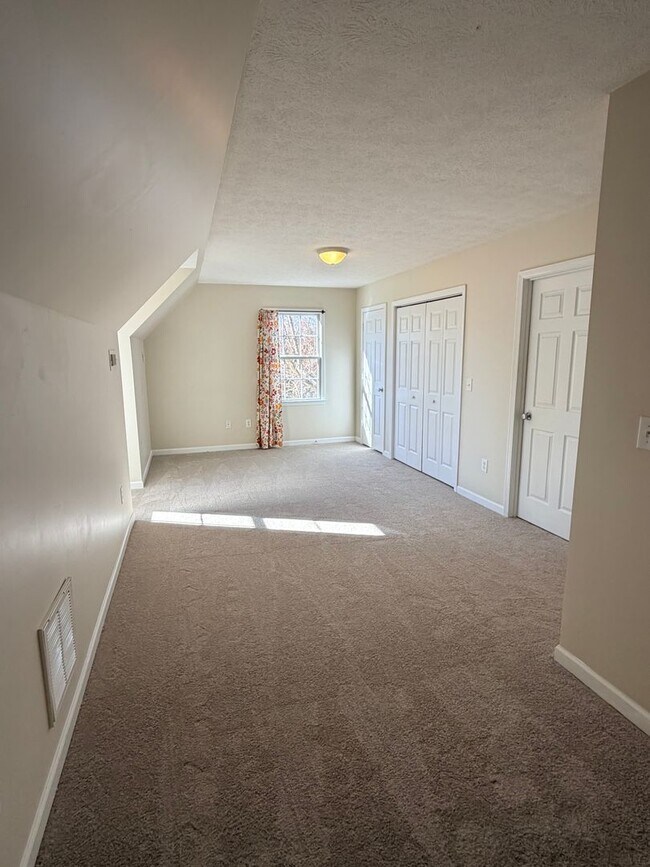 Building Photo - 2 Bedroom 2 Bath Cape Style House in East Asheville