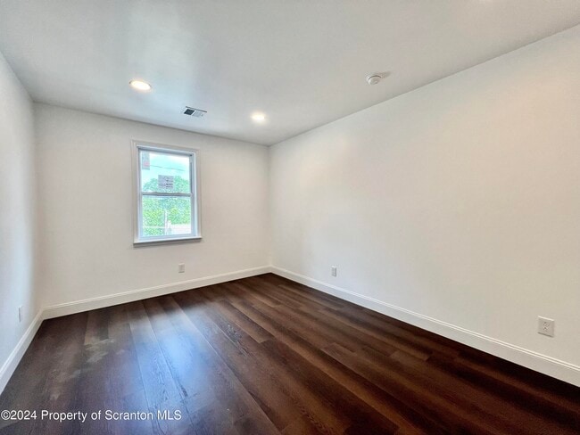 Building Photo - 512 Greenwood Ave