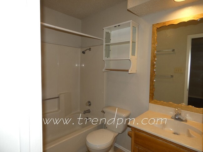 Building Photo - 404 Asbury Dr
