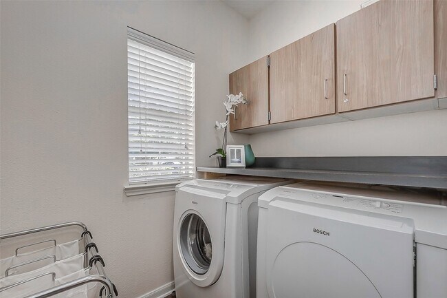 Building Photo - 25311 Sierra Woods Ln