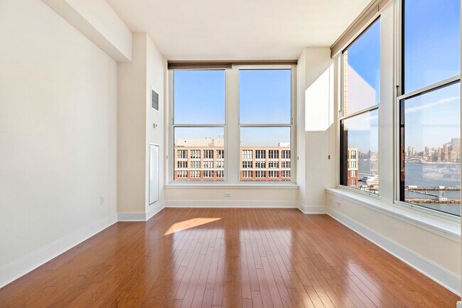 Building Photo - 1125 Maxwell Ln