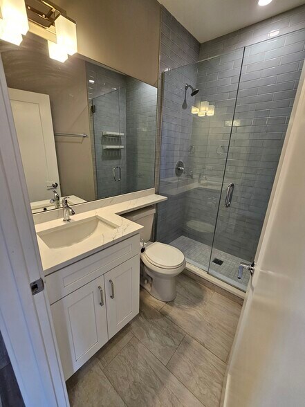 Building Photo - 3931 N Janssen Ave