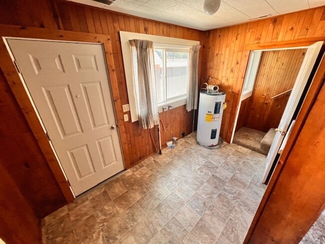 Building Photo - 2164