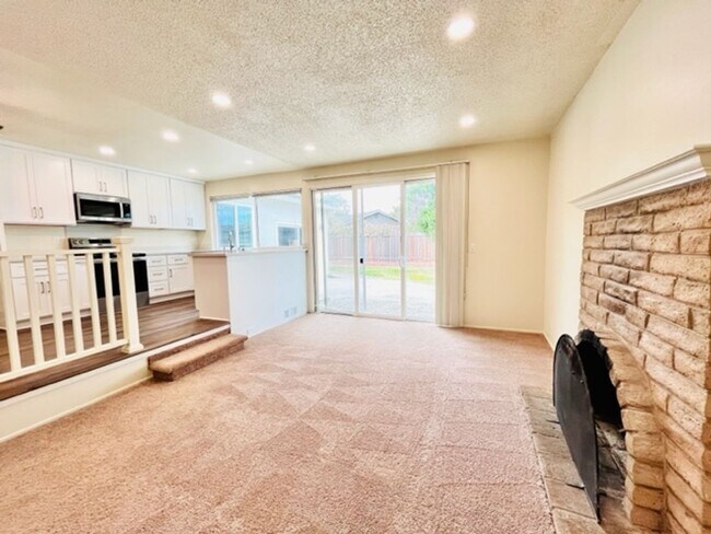Building Photo - Move-In Ready 4BD/2BA Single Story, Ranch-...