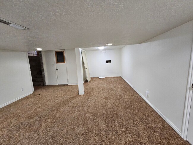 Building Photo - Remodeled 3-Bedroom Home in Orem