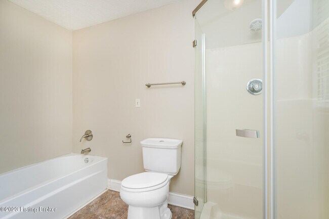 Building Photo - 8105 Thornwood Rd