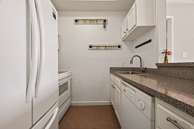 Building Photo - 4515 Briar Hollow Pl