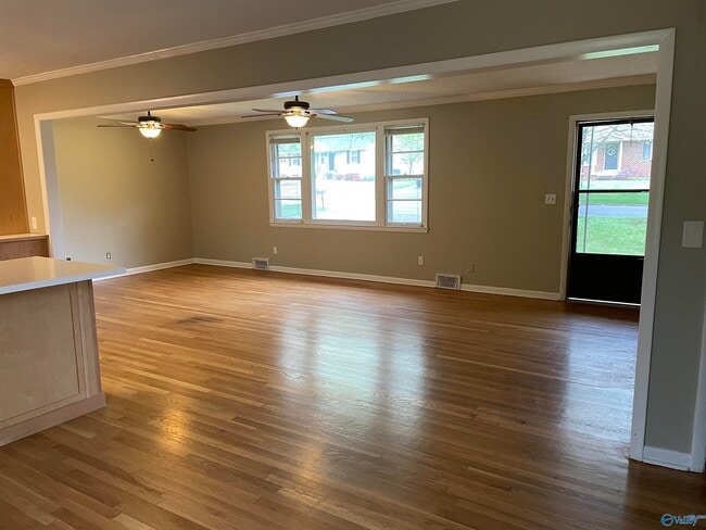 Building Photo - 612 Drummond Rd SW