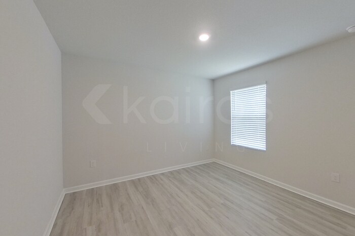 Building Photo - 245 Monarch Ln