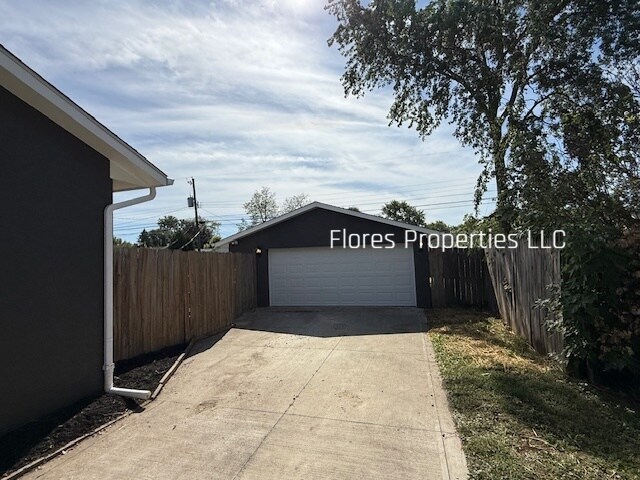 Building Photo - 1413 Cranwood Dr