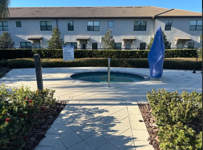 Building Photo - 3 BED 2.5 BATH TOWNHOME IN THE VISTAS AT C...