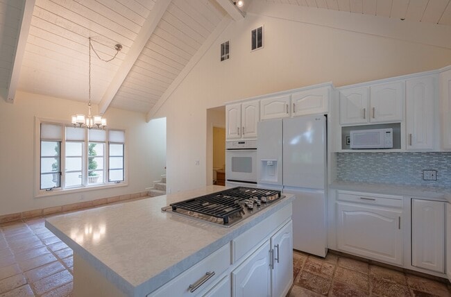 Building Photo - 4055 Sunset Ln