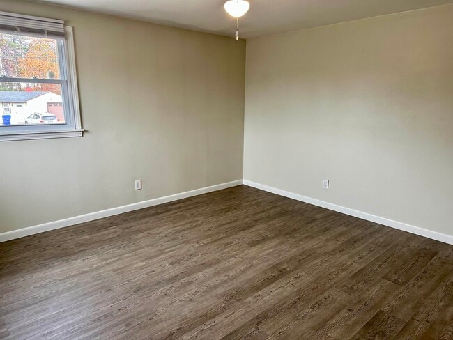 Building Photo - 4 Monroe Dr