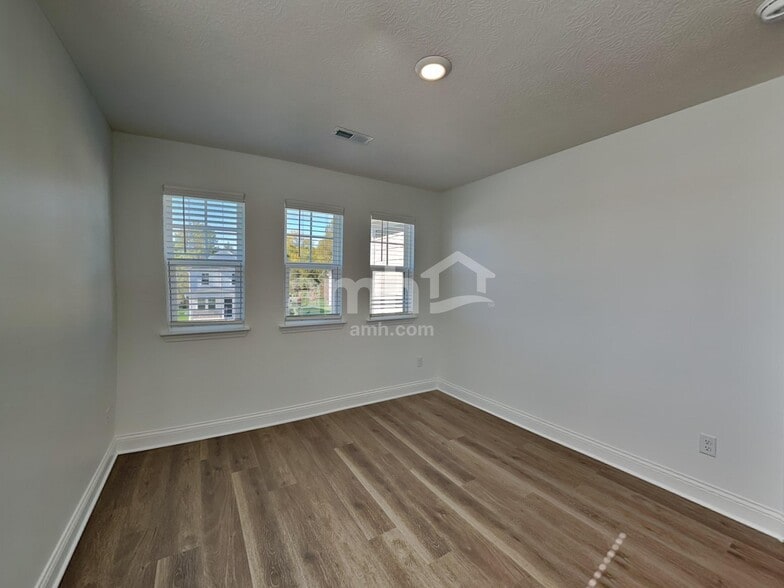 Building Photo - 202 Kramer Mills Dr