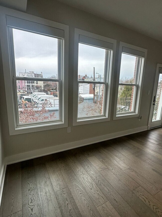 Building Photo - Modern 2 Bedroom, 2 Bathroom Penthouse with Parking in Historic LeDroit Park