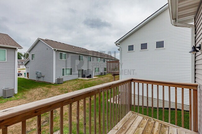 Building Photo - 5638 Fernwood Dr